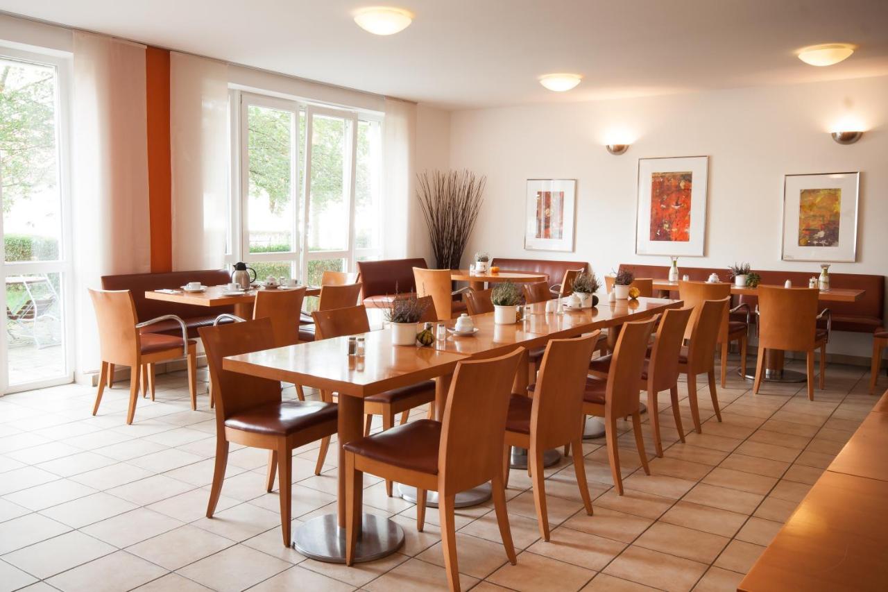 Bed and breakfast Gastehaus Olympia Reitanlage Munchen-Riem Extérieur photo