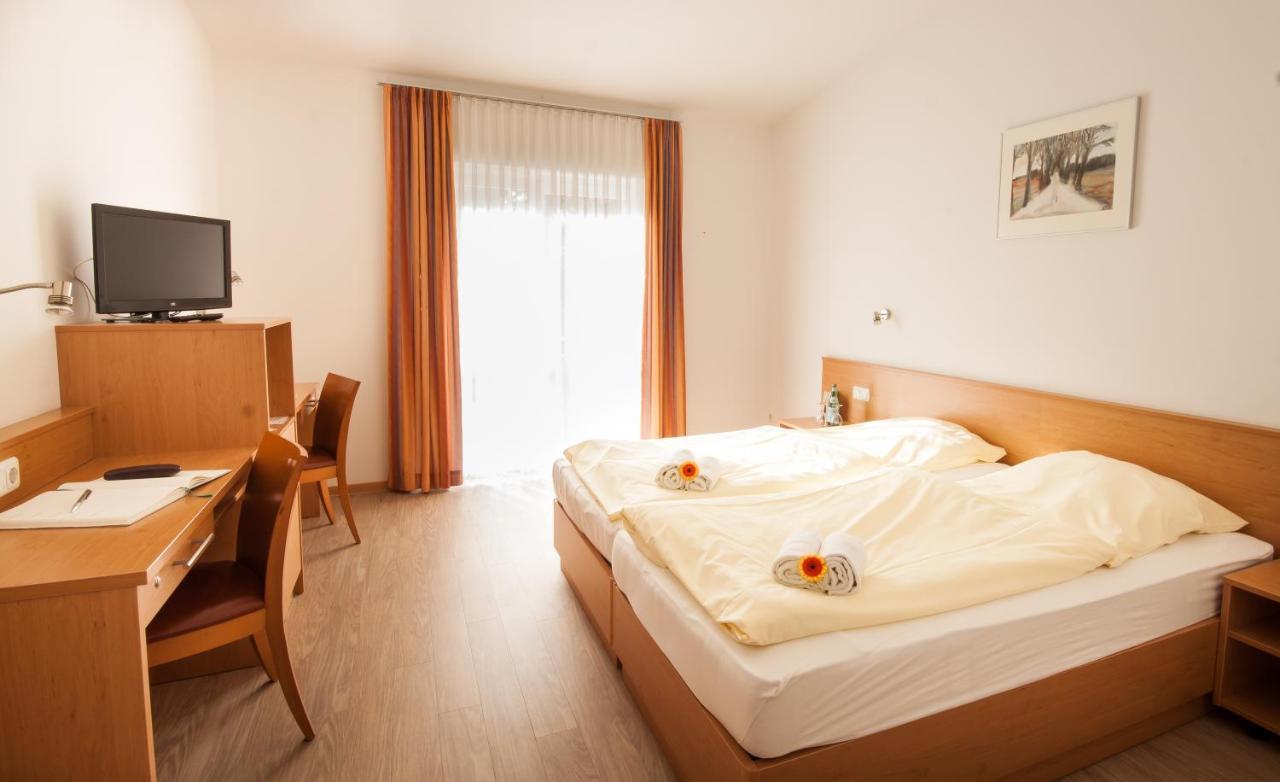 Bed and breakfast Gastehaus Olympia Reitanlage Munchen-Riem Extérieur photo