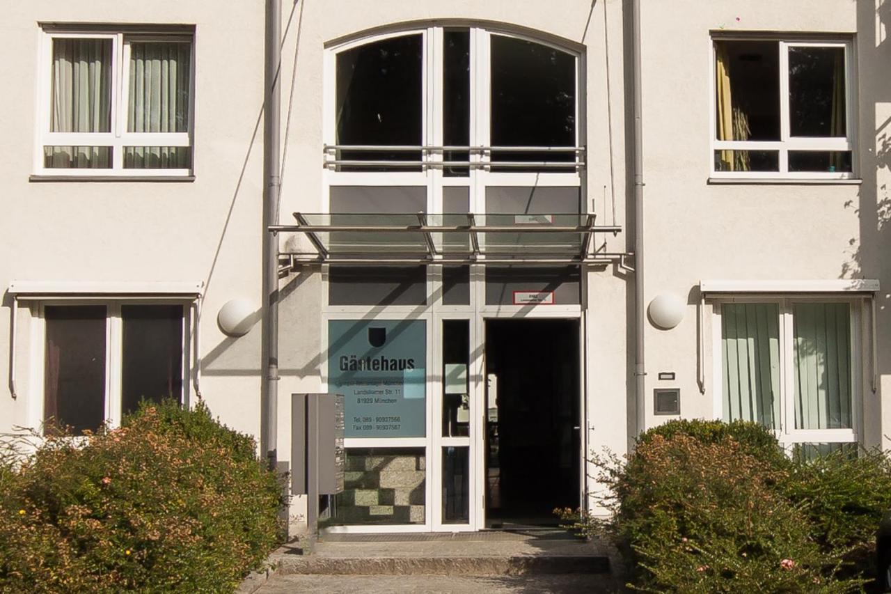 Bed and breakfast Gastehaus Olympia Reitanlage Munchen-Riem Extérieur photo