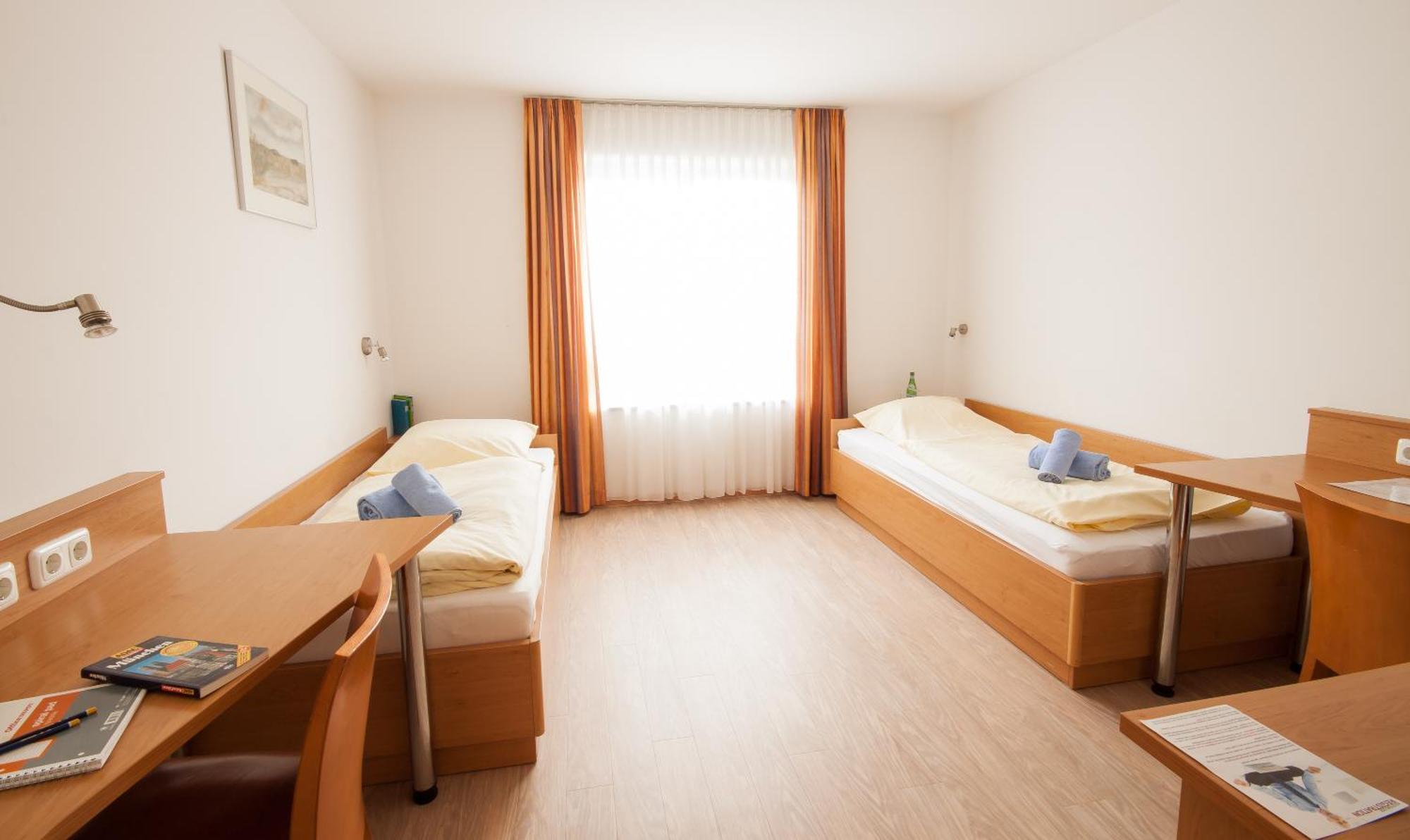 Bed and breakfast Gastehaus Olympia Reitanlage Munchen-Riem Extérieur photo