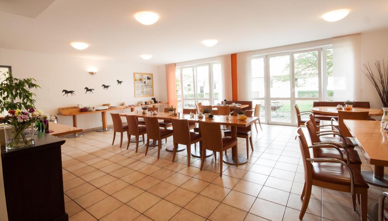 Bed and breakfast Gastehaus Olympia Reitanlage Munchen-Riem Extérieur photo