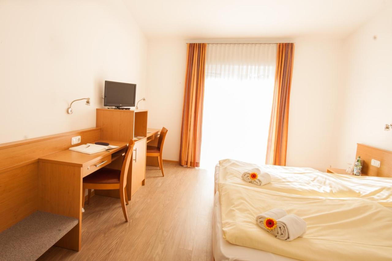 Bed and breakfast Gastehaus Olympia Reitanlage Munchen-Riem Extérieur photo